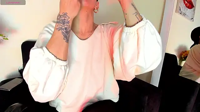 victoria  lace  online show from April 20, 2026, 12:35 am