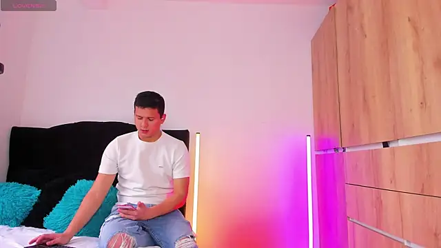 ANDREZALVAREZ online show from November 6, 2025, 8:57 pm