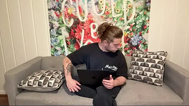 DaddydayDrinkzz online show from May 19, 2026, 3:57 am