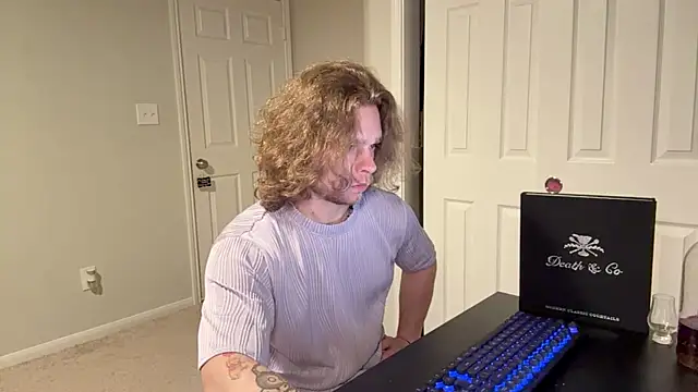 Snapshot of DaddydayDrinkzz chatting on March 12, 2025, 6:07 am DaddydayDrinkzz online show from March 12, 2025, 6:07 am