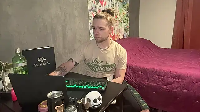 Snapshot of DaddydayDrinkzz chatting on March 18, 2025, 5:23 am DaddydayDrinkzz online show from March 18, 2025, 5:23 am