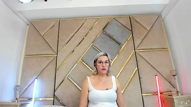 Snapshot of CarolinaGlamour chatting on May 31, 2026, 6:09 pm CarolinaGlamour online show from May 31, 2026, 6:09 pm