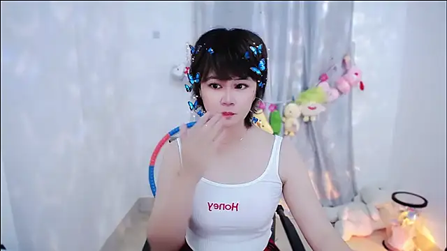 Snapshot of Fan_ting chatting on October 13, 2025, 11:27 pm Fan ting online show from October 13, 2025, 11:27 pm