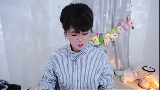 Snapshot of Fan_ting chatting on November 5, 2025, 3:31 am Fan ting online show from November 5, 2025, 3:31 am