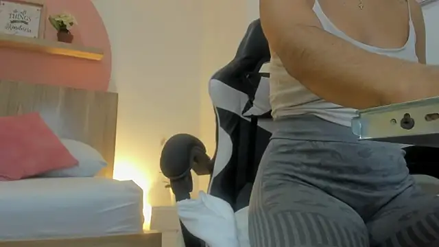 evelin leroy online show from November 27, 2025, 11:54 am