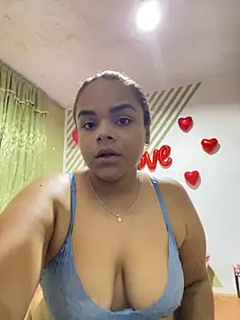 Snapshot of Evabigass chatting on October 27, 2025, 6:20 pm Evabigass online show from October 27, 2025, 6:20 pm