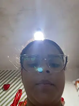 Snapshot of Evabigass chatting on November 28, 2025, 10:43 pm Evabigass online show from November 28, 2025, 10:43 pm