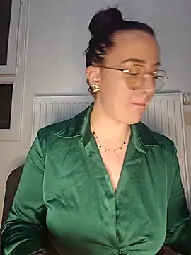 lindsay 33off online show from February 25, 2026, 8:25 am