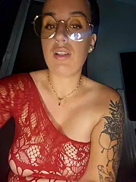 lindsay 33off online show from September 24, 2025, 8:04 pm