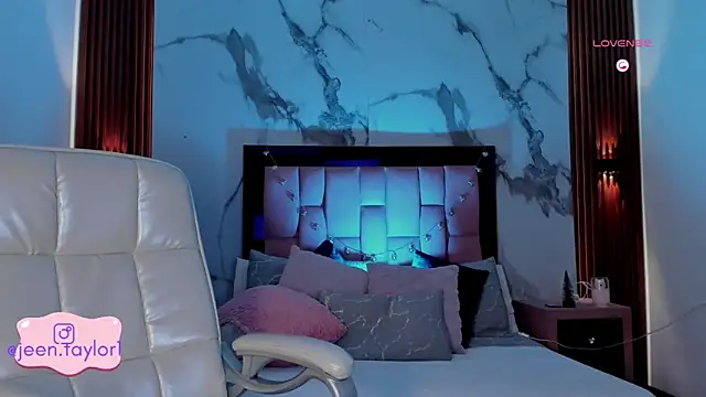 Snapshot of Jeen_Taylor chatting on November 11, 2025, 8:25 pm Jeen Taylor online show from November 11, 2025, 8:25 pm