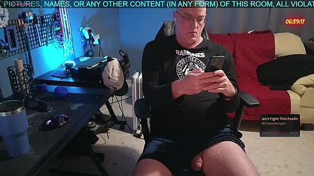 Snapshot of Pilot_Dave_69 chatting on November 28, 2025, 5:40 am Pilot Dave 69 online show from November 28, 2025, 5:40 am