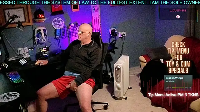 Snapshot of Pilot_Dave_69 chatting on November 25, 2025, 5:41 am Pilot Dave 69 online show from November 25, 2025, 5:41 am