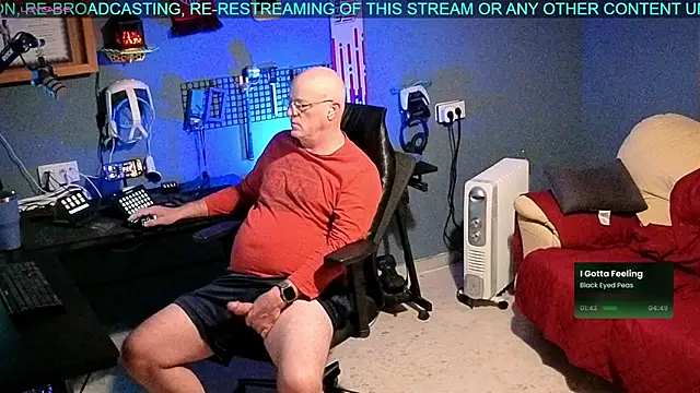 Snapshot of Pilot_Dave_69 chatting on November 21, 2025, 6:23 am Pilot Dave 69 online show from November 21, 2025, 6:23 am