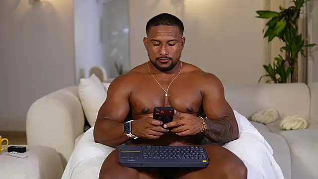 Snapshot of CallumMuscle chatting on June 11, 2026, 12:32 am CallumMuscle online show from June 11, 2026, 12:32 am