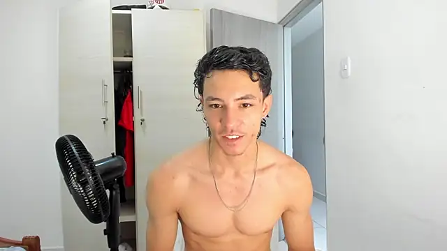 Snapshot of enzo_sloran chatting on May 26, 2026, 3:21 pm enzo sloran online show from May 26, 2026, 3:21 pm