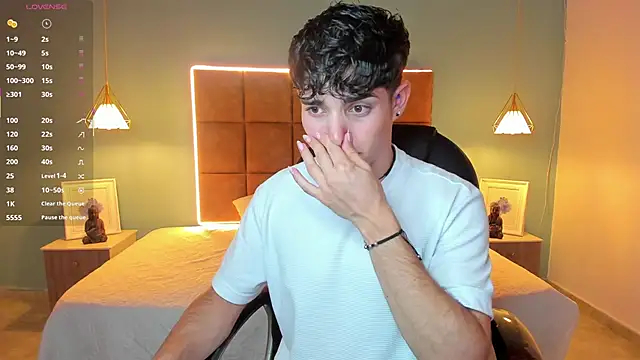 AlejooTwink online show from October 22, 2025, 1:16 am