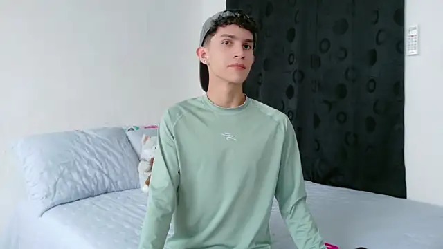 Noah tyler  online show from November 20, 2025, 5:35 pm