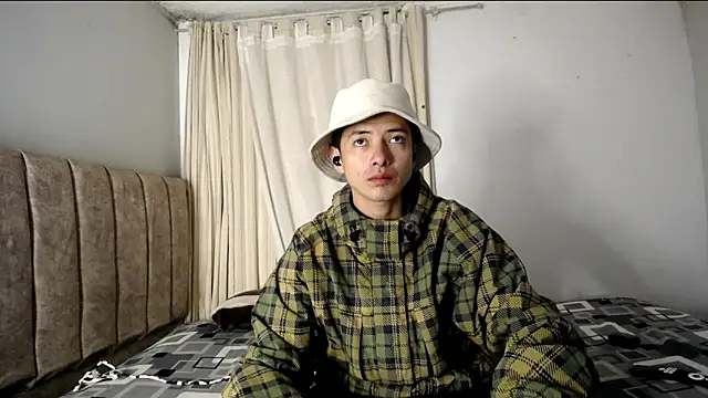 Snapshot of Yellowpokemon23 chatting on November 12, 2025, 5:11 am Yellowpokemon23 online show from November 12, 2025, 5:11 am