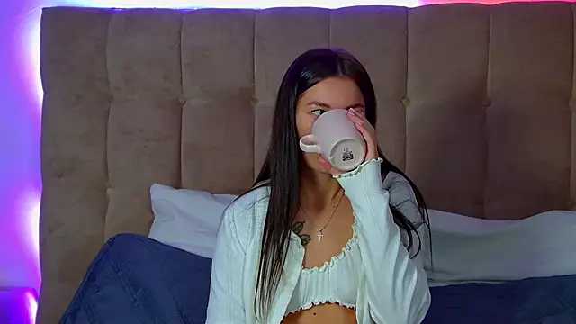 Snapshot of AlexandraBloom chatting on September 25, 2025, 6:25 pm AlexandraBloom online show from September 25, 2025, 6:25 pm