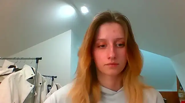 Snapshot of LUNA_delight chatting on December 6, 2024, 2:44 pm LUNA delight online show from December 6, 2024, 2:44 pm