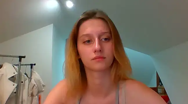 Snapshot of LUNA_delight chatting on December 2, 2024, 5:43 pm LUNA delight online show from December 2, 2024, 5:43 pm