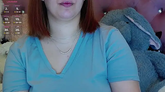 Snapshot of SophiaStarr chatting on December 2, 2025, 8:32 pm SophiaStarr online show from December 2, 2025, 8:32 pm