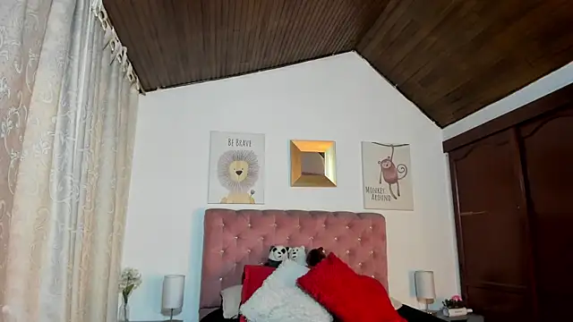 CelessteRedds online show from April 17, 2026, 11:46 am