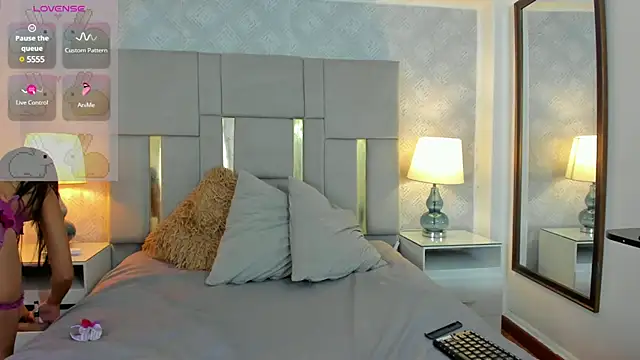 Snapshot of Miranda_Foxx chatting on February 13, 2025, 3:56 pm Miranda Foxx online show from February 13, 2025, 3:56 pm