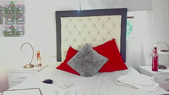 Snapshot of Miranda_Foxx chatting on March 12, 2025, 8:31 pm Miranda Foxx online show from March 12, 2025, 8:31 pm