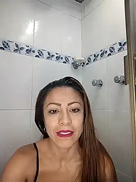 Snapshot of Venus-Wood chatting on March 13, 2025, 9:26 pm Venus-Wood online show from March 13, 2025, 9:26 pm