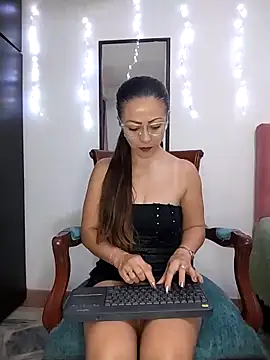 Snapshot of Venus-Wood chatting on March 11, 2025, 12:44 am Venus-Wood online show from March 11, 2025, 12:44 am