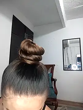 Snapshot of Venus-Wood chatting on October 24, 2025, 7:13 pm Venus-Wood online show from October 24, 2025, 7:13 pm