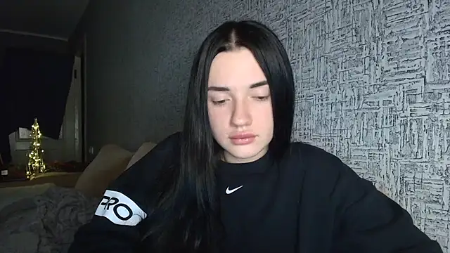 Liana diva online show from December 19, 2025, 6:43 pm