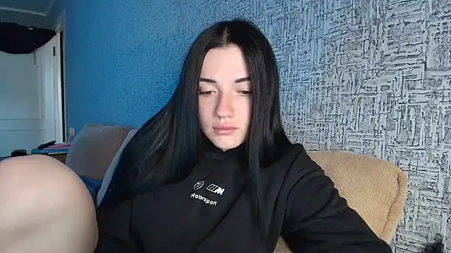 Liana diva online show from April 8, 2026, 1:23 pm