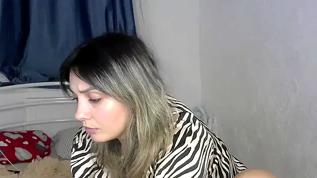 Snapshot of Iskor_ka chatting on December 4, 2025, 8:41 pm Iskor ka online show from December 4, 2025, 8:41 pm