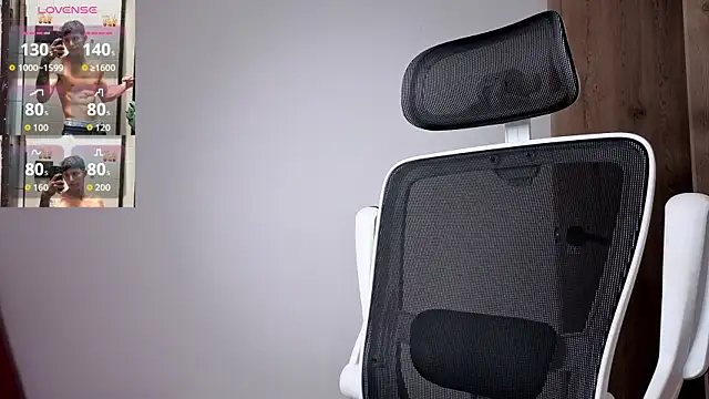 Cristopher23  online show from October 25, 2025, 10:03 am