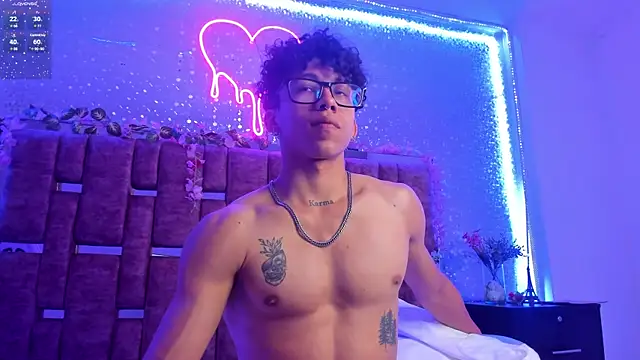 AkazaBoy  online show from February 26, 2025, 7:45 am