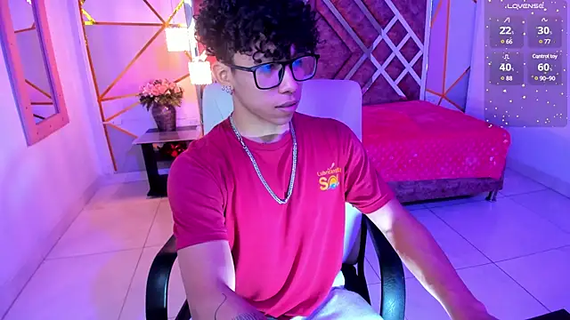 AkazaBoy  online show from March 4, 2025, 4:17 am