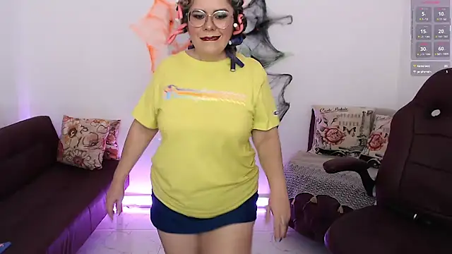 Serenay  online show from October 31, 2025, 5:09 pm