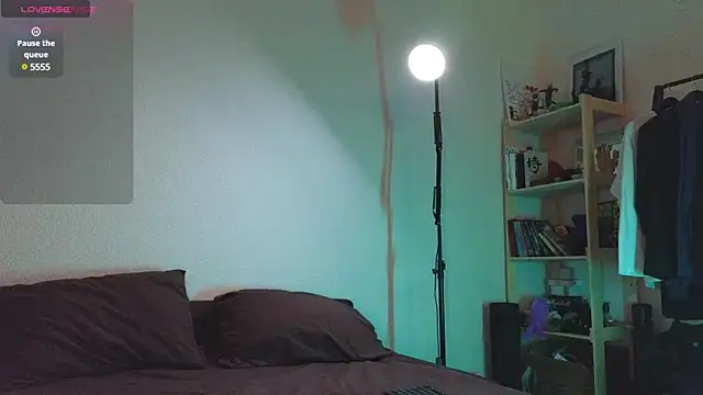 Space X Roxy  online show from February 17, 2025, 5:44 pm