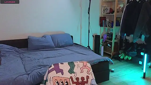 Space X Roxy  online show from March 3, 2025, 5:09 pm