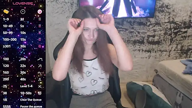 PamelaYoun online show from November 9, 2025, 2:32 pm