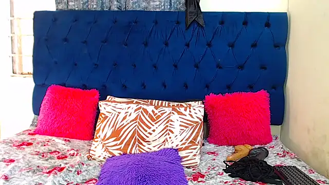 Snapshot of MelaninBear chatting on October 3, 2025, 1:12 pm MelaninBear online show from October 3, 2025, 1:12 pm