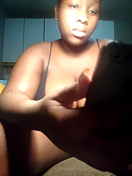 Snapshot of MelaninBear chatting on March 19, 2025, 7:38 pm MelaninBear online show from March 19, 2025, 7:38 pm