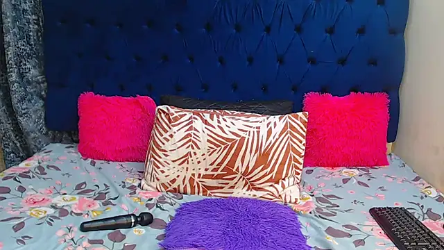 Snapshot of MelaninBear chatting on September 24, 2025, 7:31 pm MelaninBear online show from September 24, 2025, 7:31 pm