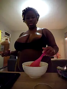 Snapshot of MelaninBear chatting on March 17, 2025, 5:05 pm MelaninBear online show from March 17, 2025, 5:05 pm