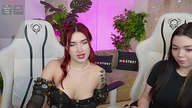 Snapshot of Magnetic_Mia_ chatting on December 25, 2024, 11:33 am Magnetic Mia online show from December 25, 2024, 11:33 am