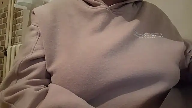 Snapshot of AalinnaK chatting on February 24, 2025, 8:47 pm AalinnaK online show from February 24, 2025, 8:47 pm