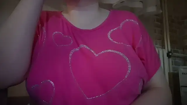 AalinnaK online show from December 4, 2025, 2:38 pm