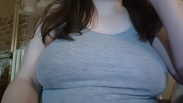 Snapshot of AalinnaK chatting on September 18, 2025, 4:54 pm AalinnaK online show from September 18, 2025, 4:54 pm